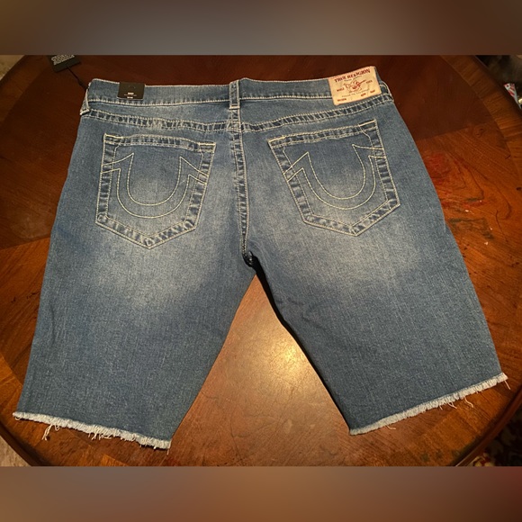 Selling Men’s True Religion Jean Shorts. Brand new tag never worn. Size 40 mens. - Picture 5 of 7